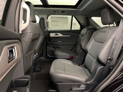 New 2025 Ford Explorer Active w/ Active Comfort Package image 30