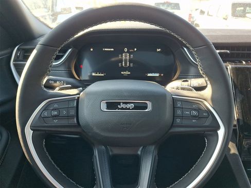 New 2025 Jeep Grand Cherokee 4WD image 10