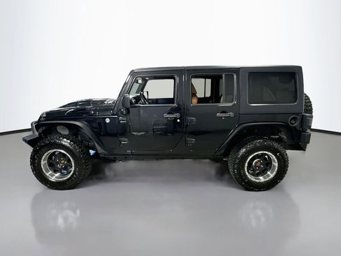 Used 2018 Jeep Wrangler Unlimited Sahara w/ Connectivity Group AWD/4WD image 5