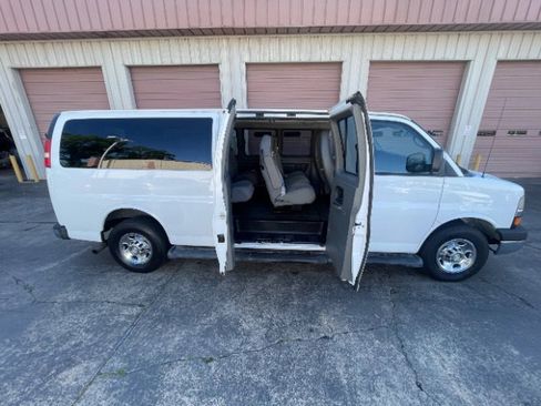 Used 2014 Chevrolet Express 3500 LT w/ LT Preferred Equipment Group RWD image 17