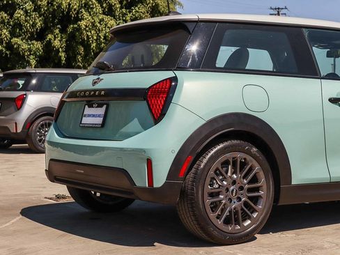 Used 2025 MINI Cooper 2-Door Hardtop FWD image 12