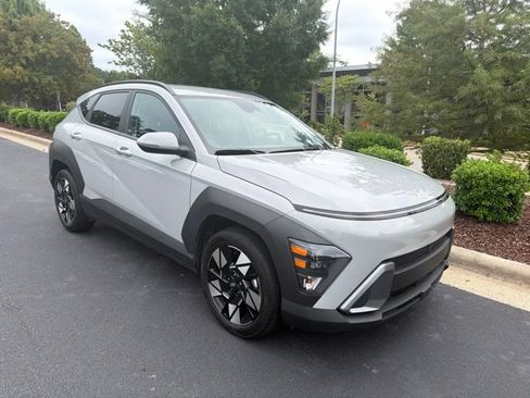 Used 2024 Hyundai Kona SEL FWD image 2