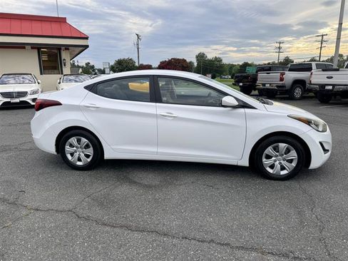 Used 2016 Hyundai Elantra SE FWD image 4