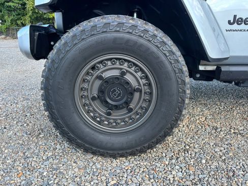 Used 2023 Jeep Wrangler Unlimited Sahara AWD/4WD image 10