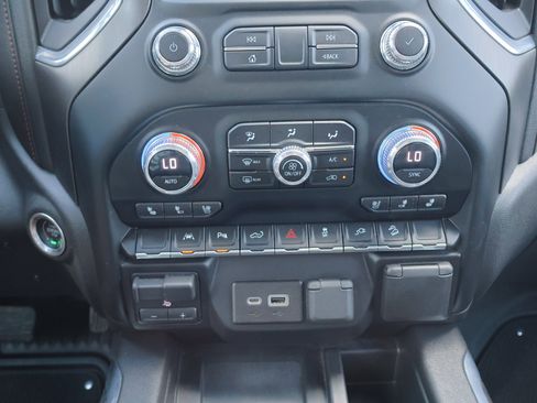 Used 2022 GMC Sierra 1500 AT4 w/ Technology Package image 25