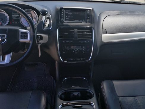 Used 2016 Dodge Grand Caravan R/T image 9