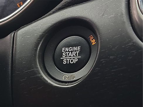 Used 2017 Jeep Grand Cherokee Altitude image 15