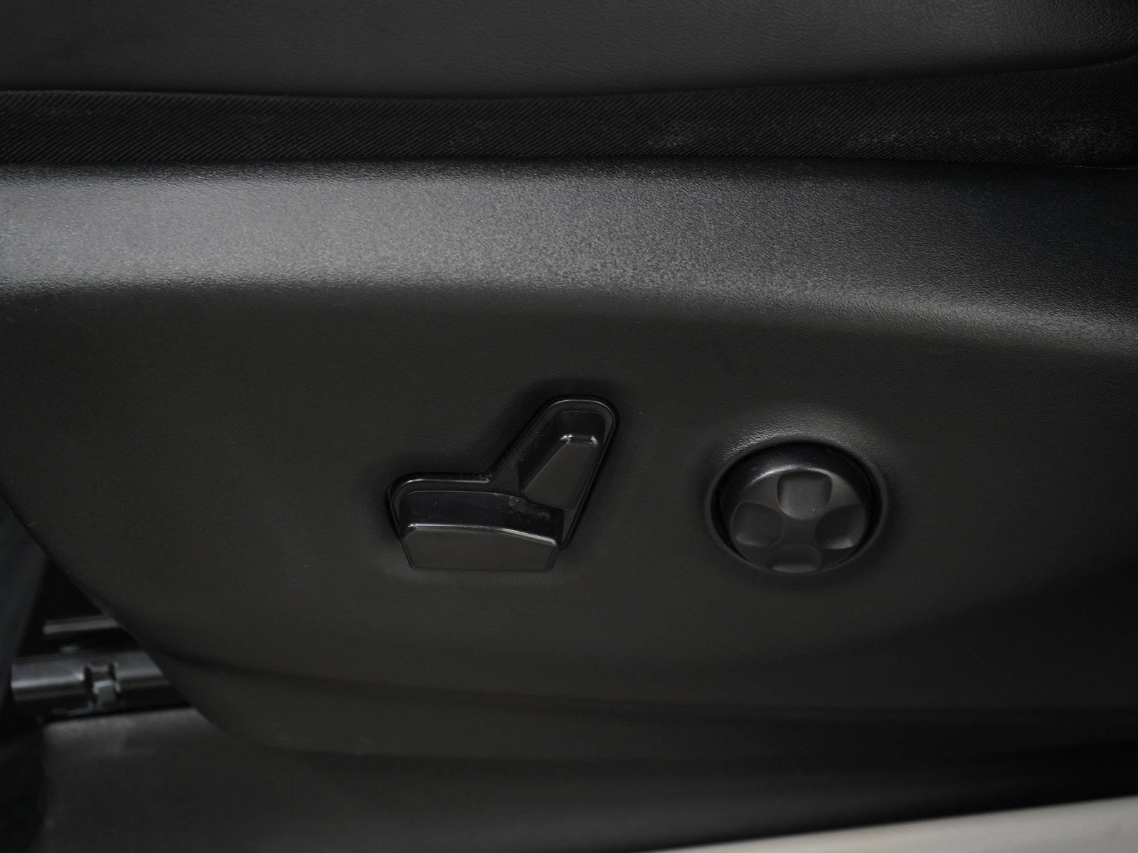 Used 2024 Chrysler Pacifica Limited FWD image 25