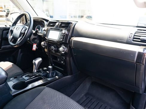 Used 2018 Toyota 4Runner TRD Off-Road AWD/4WD image 28