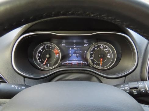 Used 2021 Jeep Cherokee Limited image 28