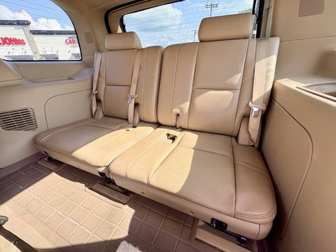 Used 2014 Cadillac Escalade Luxury AWD/4WD image 24