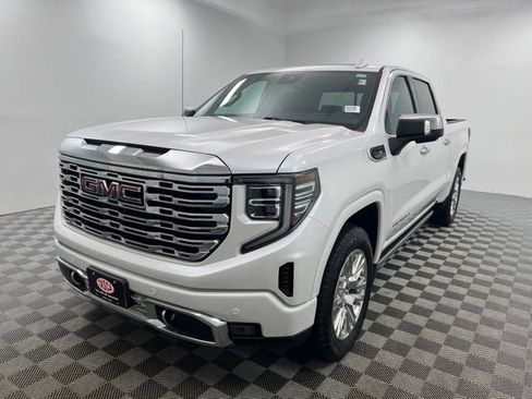 Used 2024 GMC Sierra 1500 Denali w/ Technology Package AWD/4WD image 2