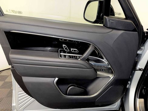 Used 2025 Land Rover Range Rover Long Wheelbase SE image 10