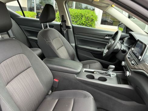 Used 2025 Nissan Altima 2.5 SV image 36