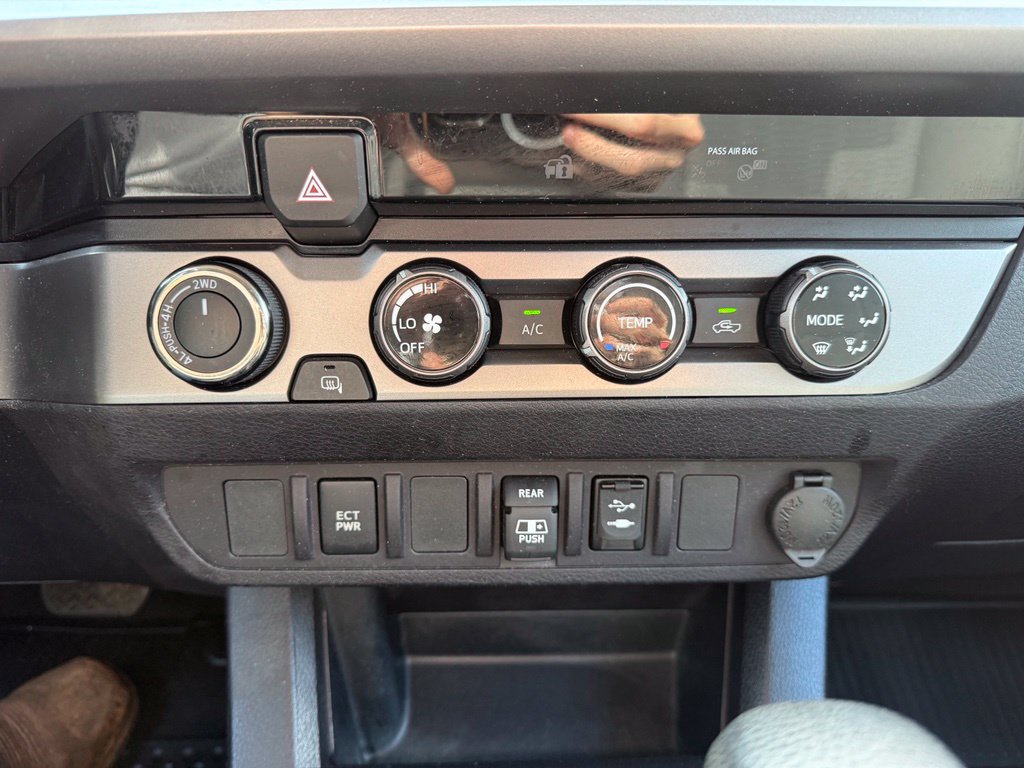 Used 2018 Toyota Tacoma SR5 AWD/4WD image 19