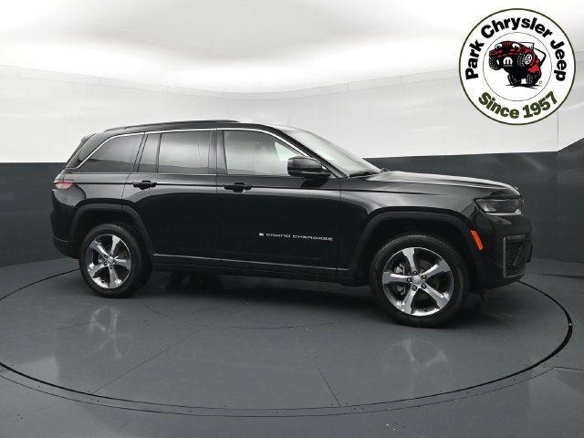 New 2026 Jeep Grand Cherokee Limited w/ Luxury Tech Group II AWD/4WD image 1