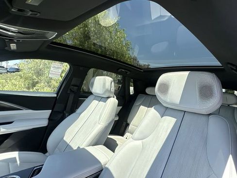 Used 2024 Cadillac Lyriq Luxury AWD/4WD image 19