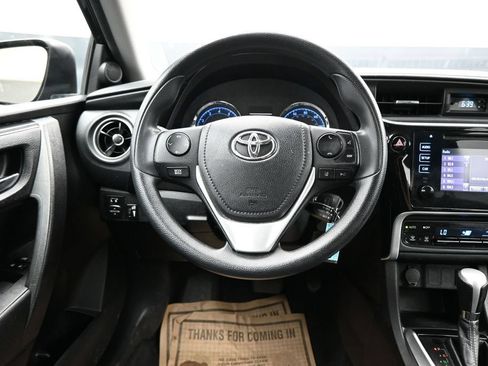 Used 2018 Toyota Corolla LE FWD image 15