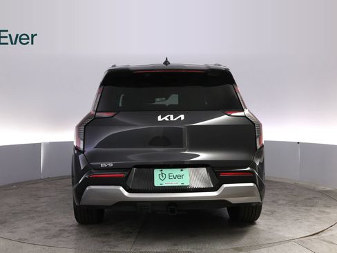 Used 2024 Kia EV9 Land AWD/4WD image 15