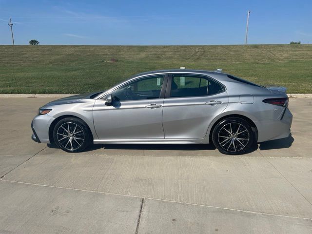Used 2023 Toyota Camry SE FWD image 7