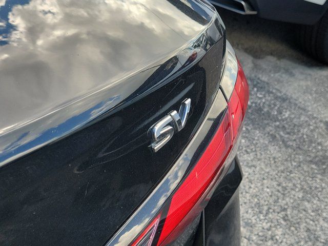 Used 2021 Nissan Versa SV FWD image 5