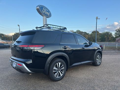 Used 2023 Nissan Pathfinder SL w/ Lighting Package (N92) image 5