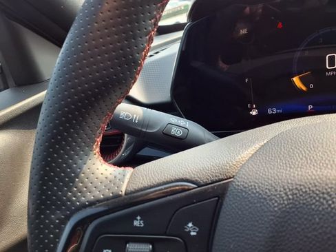 Used 2025 Chevrolet Trax RS w/ Sunroof Package FWD image 33