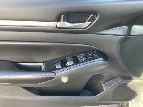 Used 2024 Nissan Altima 2.5 SR image 19