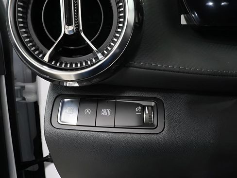 New 2026 Chevrolet Equinox LT w/ Convenience Package II FWD image 18