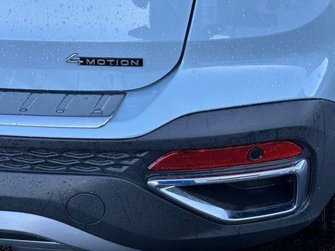 New 2026 Volkswagen Taos SE image 16