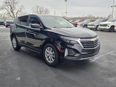 Used 2023 Chevrolet Equinox LT image 2