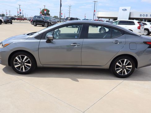 Used 2025 Nissan Versa SV FWD image 8