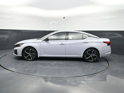 Used 2025 Nissan Altima 2.5 SR FWD image 4