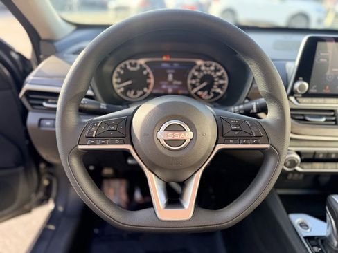 Used 2024 Nissan Altima 2.5 SV image 29