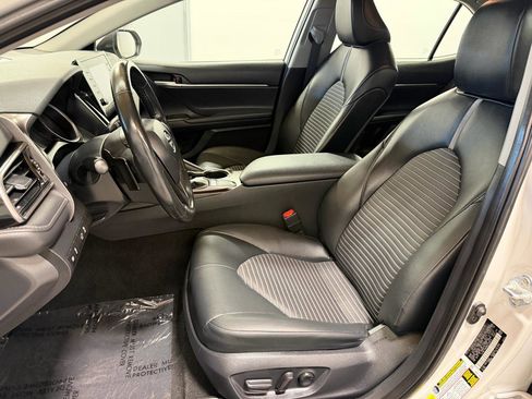 Used 2024 Toyota Camry SE image 10