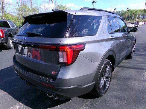 Used 2025 Ford Explorer ST AWD/4WD image 9