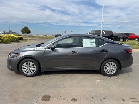 Used 2025 Nissan Sentra S FWD image 4