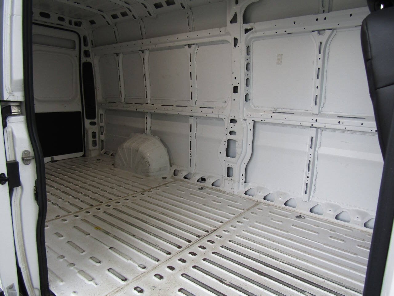 Used 2025 RAM ProMaster 3500 w/ Convenience Group FWD image 21