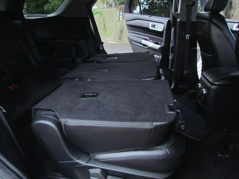 Used 2020 Ford Explorer Limited RWD image 28