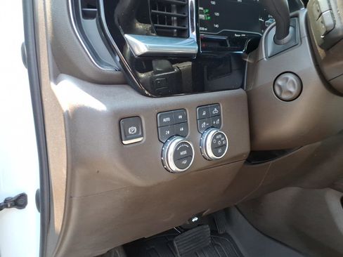Used 2022 GMC Sierra 1500 SLT w/ SLT Premium Plus Package AWD/4WD image 10