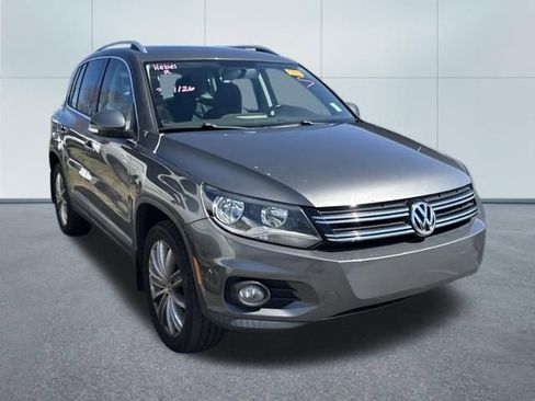 Used 2013 Volkswagen Tiguan SE image 2