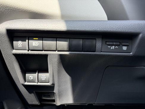 Used 2024 Toyota Sienna LE image 73