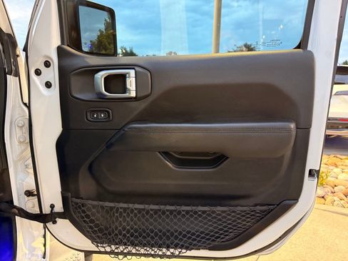 Used 2020 Jeep Wrangler Unlimited Sahara AWD/4WD image 28