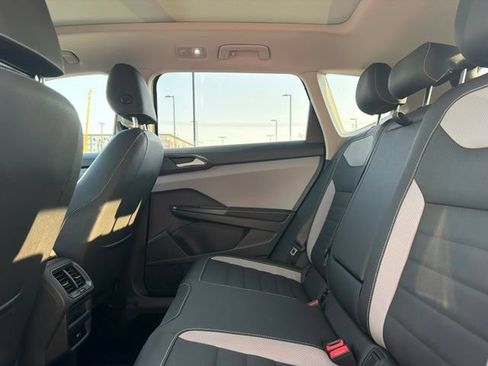 Used 2024 Volkswagen Taos SEL AWD/4WD image 18