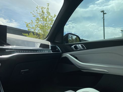 Used 2025 BMW X5 sDrive40i w/ M Sport Package image 17