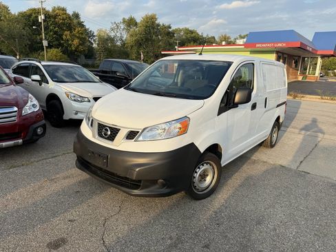 Used 2019 Nissan NV200 S image 2