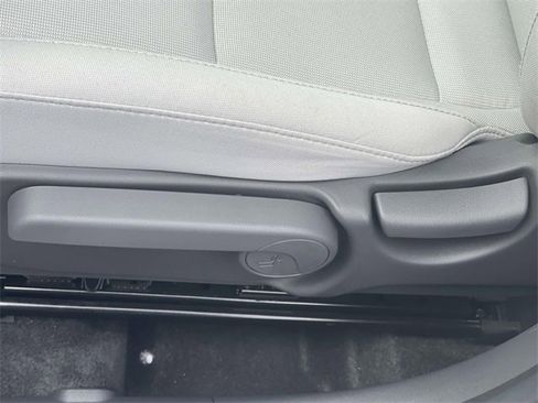 Certified 2025 Hyundai Kona SE image 12