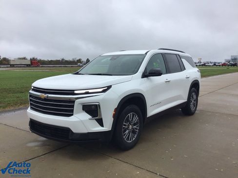 Used 2025 Chevrolet Traverse LT image 10