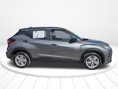 Used 2023 Nissan Kicks S image 3