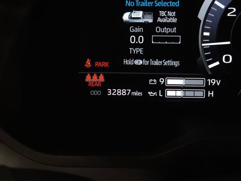 Used 2024 Toyota Tundra Limited AWD/4WD image 21